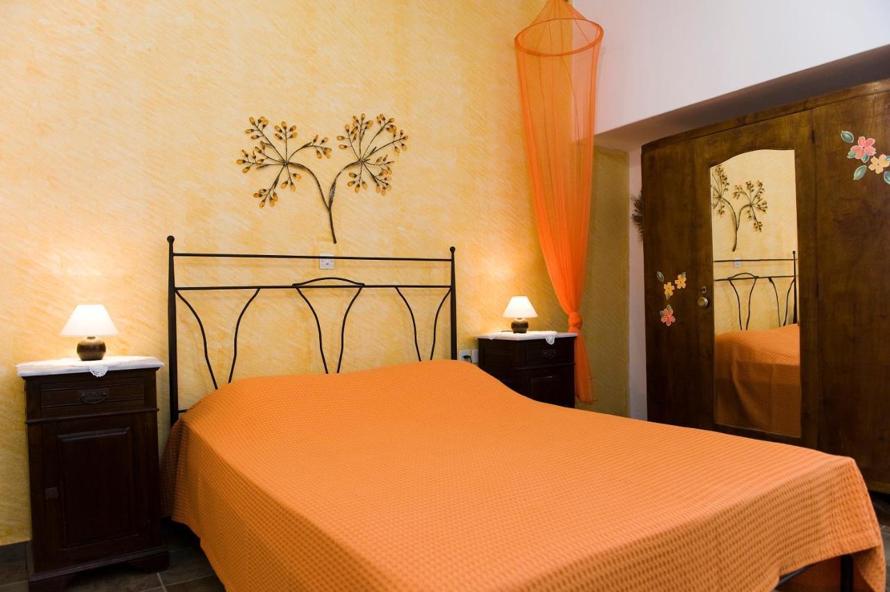 Pepi'S Rooms Triovasalos ภายนอก รูปภาพ